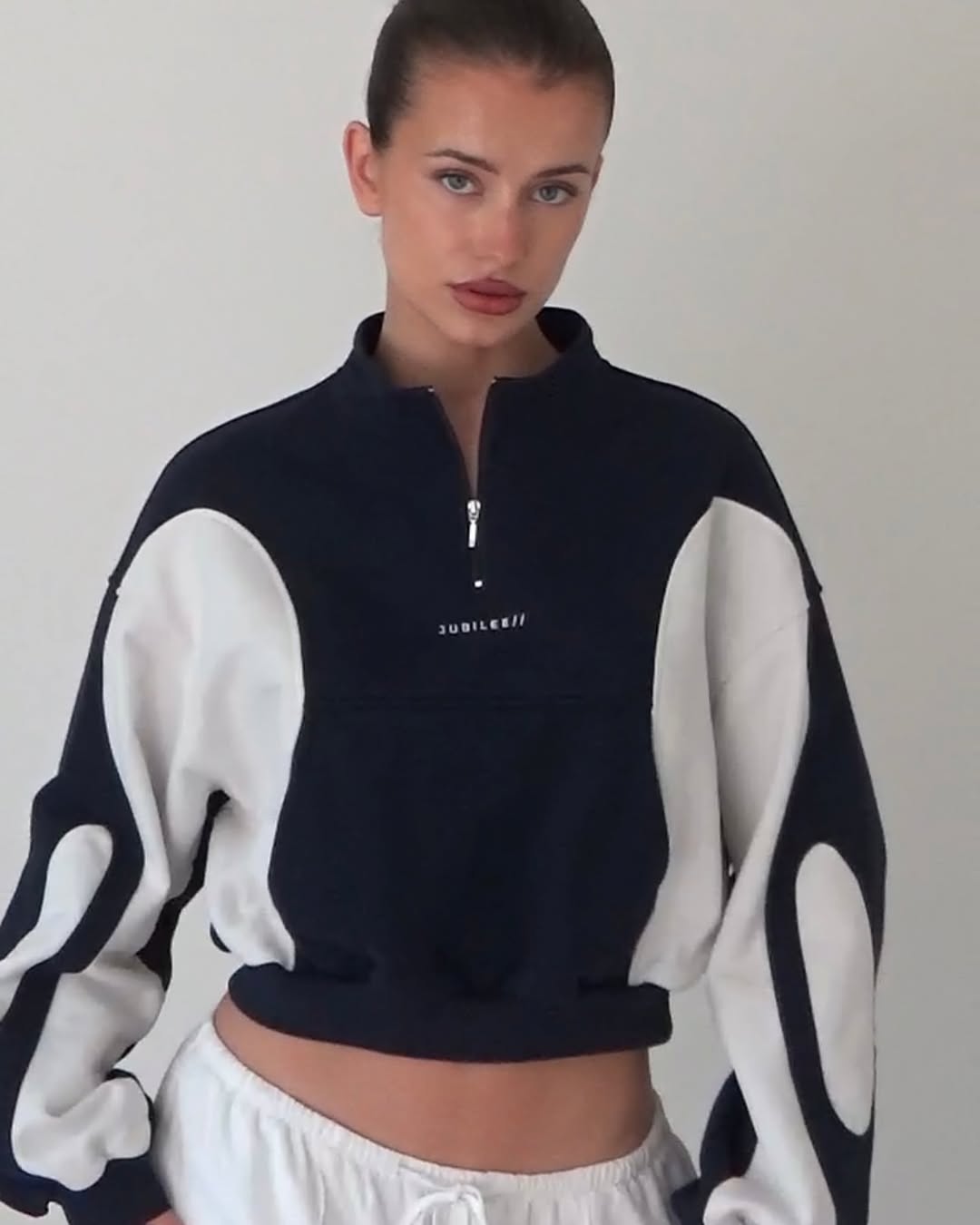 Gigi Oval Pullover