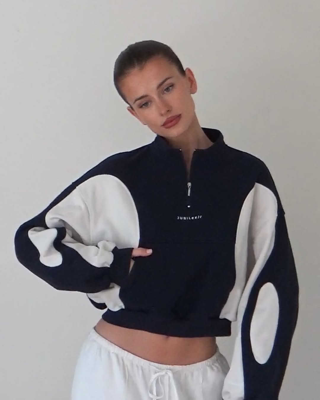 Gigi Oval Pullover