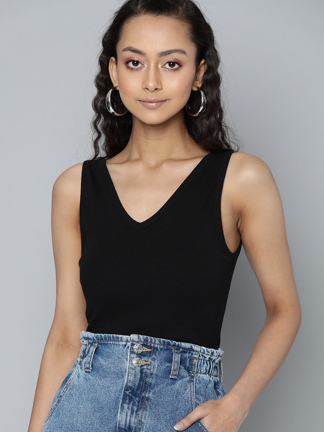 FMNST™ Black Ribbed Fitted Crop Top – FEMENEST